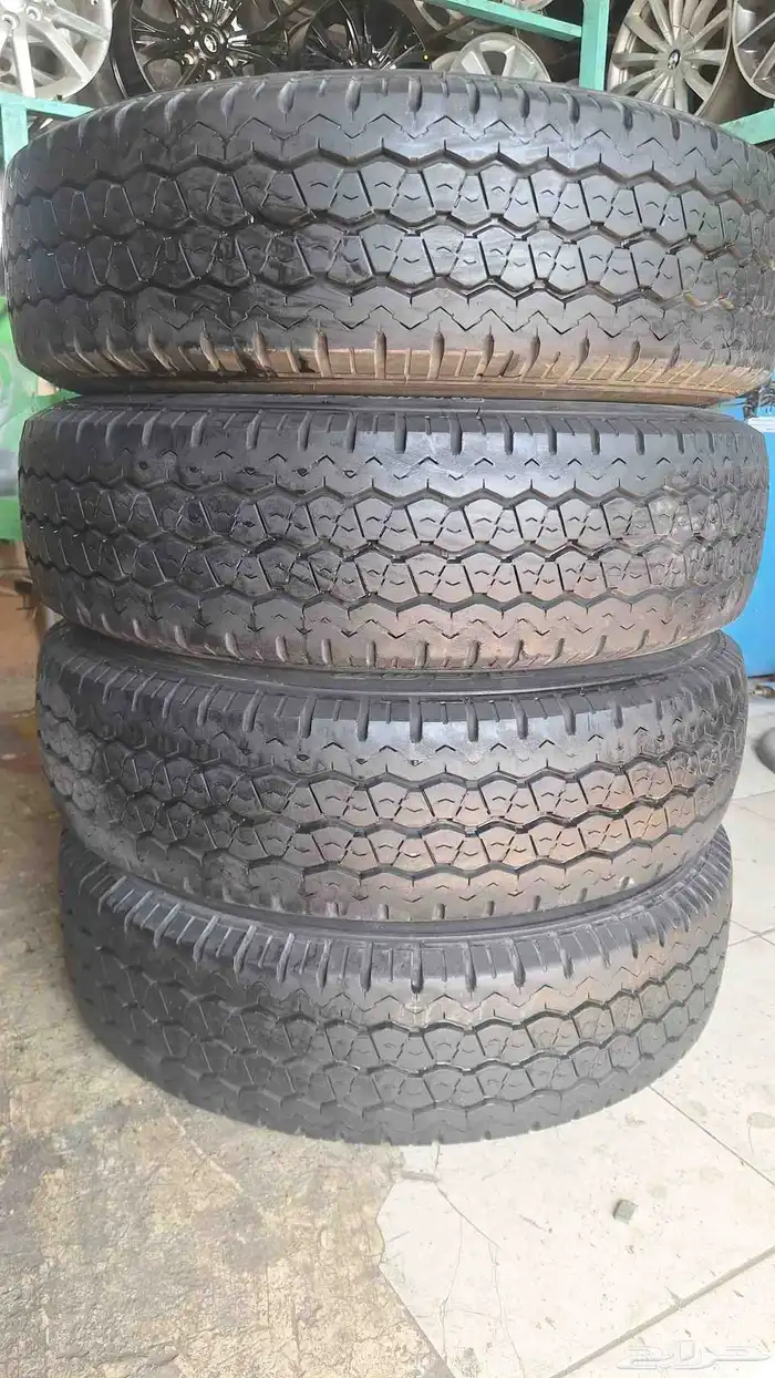 طقم كفرات برجستون. 195R15. شبه جديد ا 2