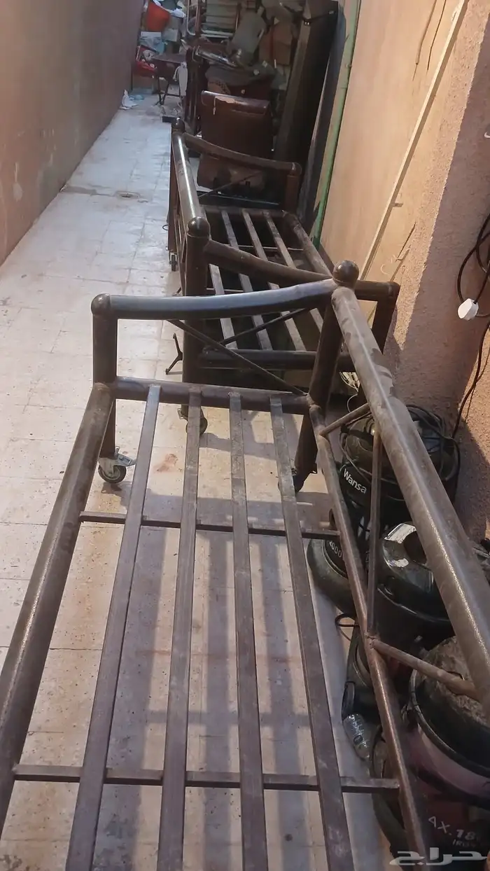كرسي حديد عدد 2  طاولة عدد 2 1