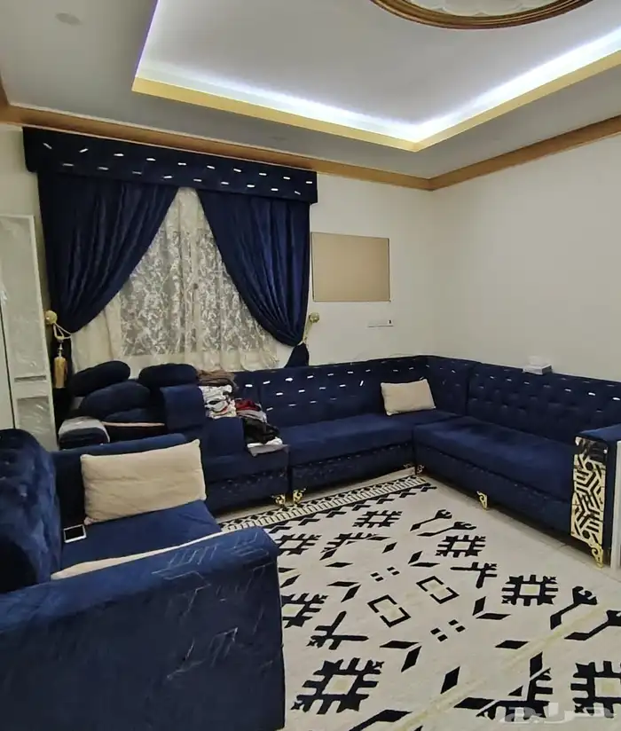 مجلس كنب فاخر مع ستارة حالة ممتازة في جدة 1350 ريال 0