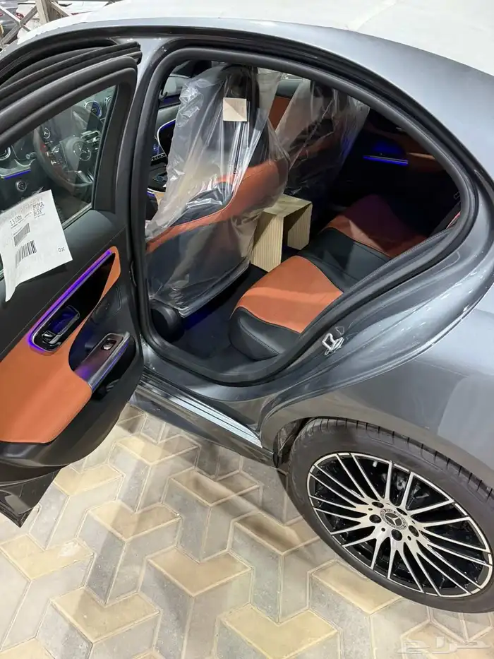 مرسيدس C200 AMG LINE 2025 اصفار 8