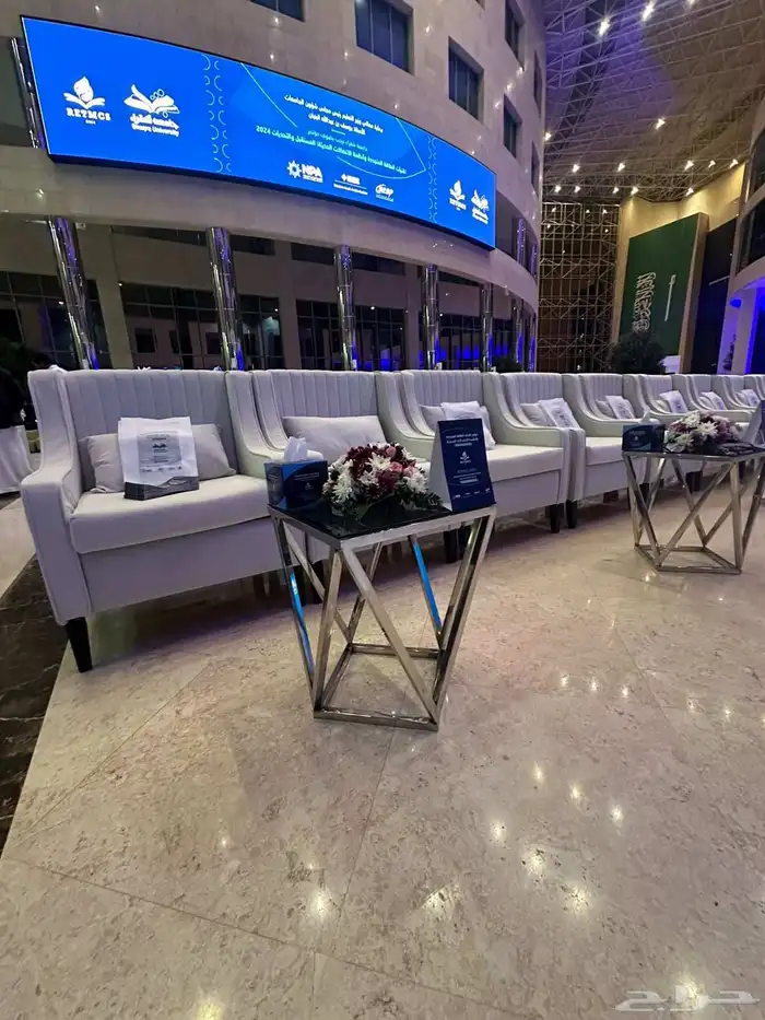 محل تاجير كنب وقهوجيين وصبابين ويوجد طاولات طعام وكراسي ويوج 0