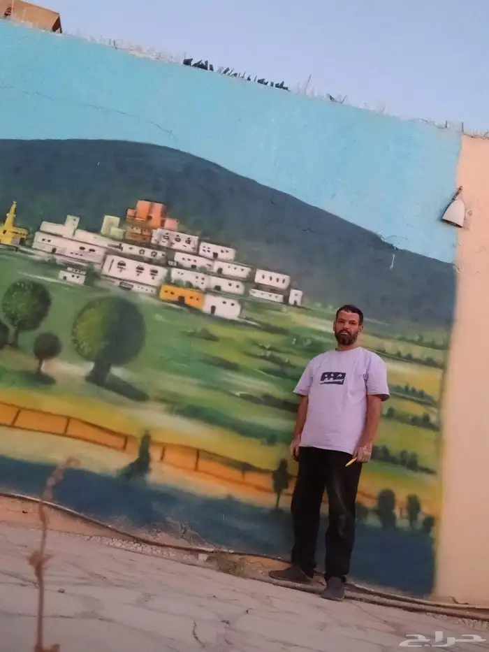 رسم المباني السعوديه القديمه الاثريه علي الجدار ابو منار الر 1