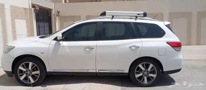 Nissan Pathfinder  2013  Full Options 2