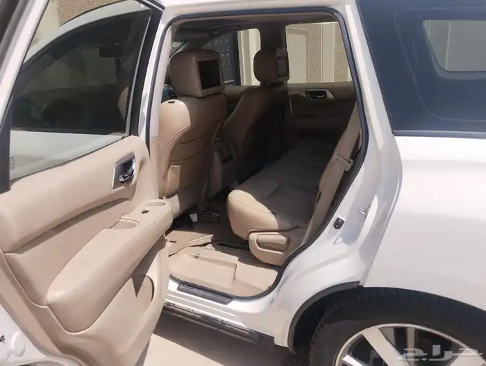 Nissan Pathfinder  2013  Full Options 16