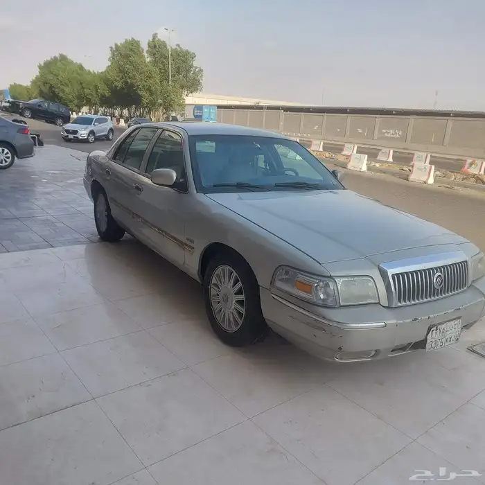 للبيع فورد جراند ماركيز موديل 2011 1