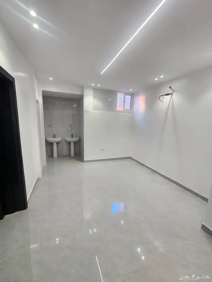 روف مع سطح للأيجار 1