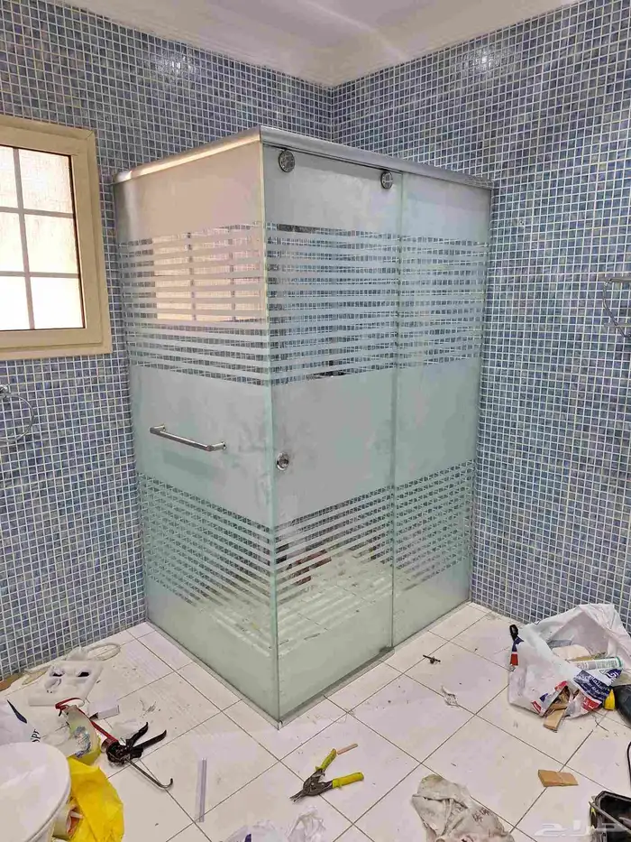 زجاج سيكوريت _جده شوارات وقواطع وواجهات وطرابزونات ومر 4