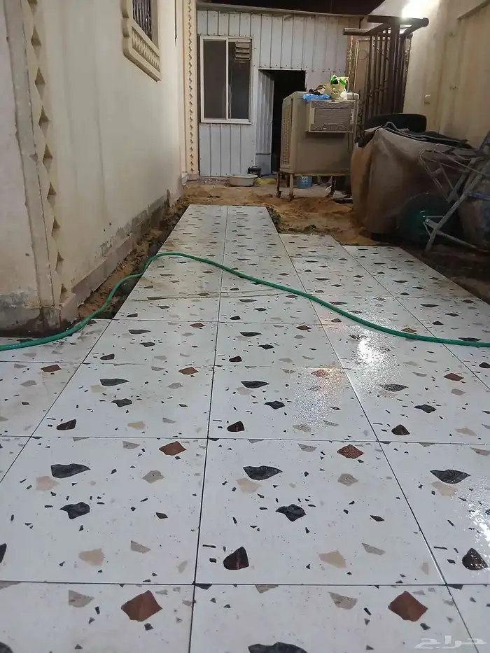 مبلط سيراميك ورخام تكسير وتركيب جدران وارضيات خبره ودقه في ا 0