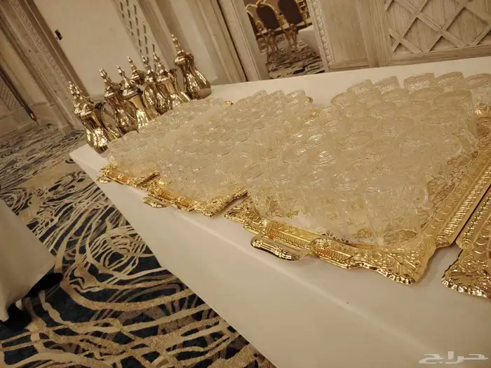 قهوجين وصبابين رجال ونساء. لدينا تاجير كراسي وطاولات و 2