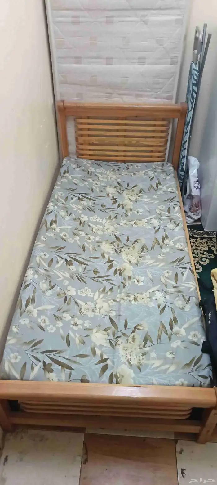 يوجد سرير نفر واحد خشب من ايكيا 0