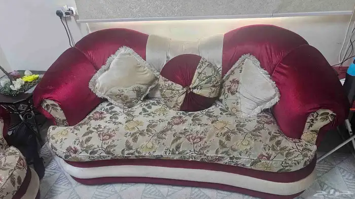 مجلس كبير مع سجادة و ستارة و طاولة 2
