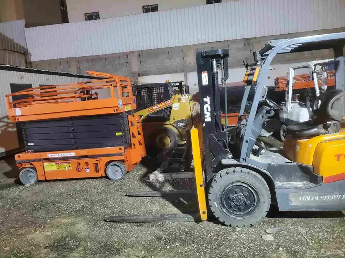 سيزر لفت رافعات شوكيه بوكات ايجار يومي وشهري 0