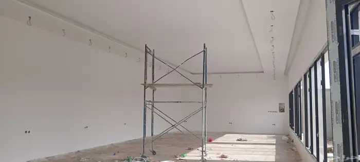 ننفذ جميع انواع الدهانات الداخليه والخارجيه وتركيب الديكورات 10