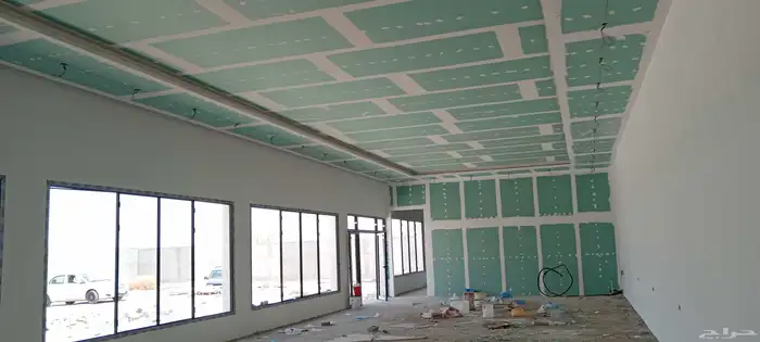 ننفذ جميع انواع الدهانات الداخليه والخارجيه وتركيب الديكورات 1