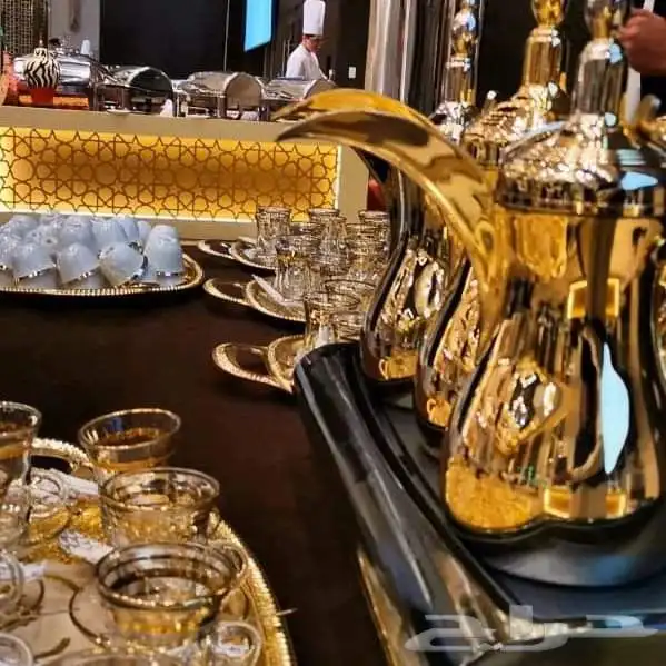 محل تاجير كنب وقهوجيين وصبابين ويوجد طاولات طعام وكراسي ويوج 9