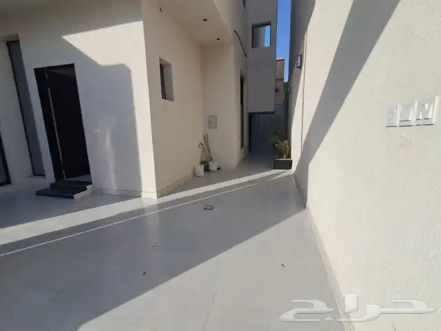 فيلا للبيع في حي العريجاء الوسطى 1
