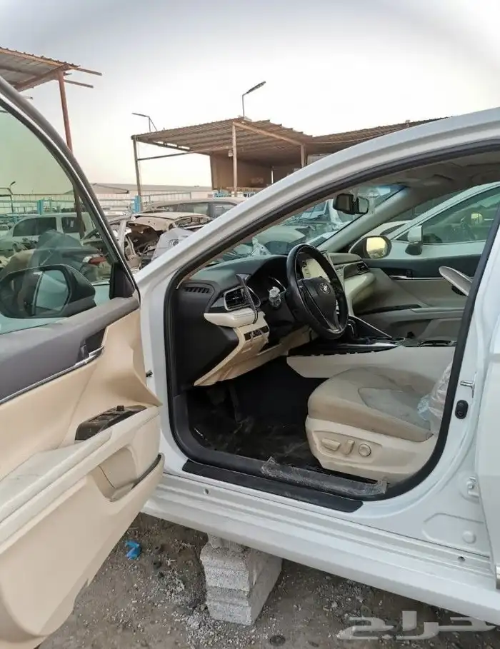 يوجد لدينا جميع انواع قطع غيار السيارات المستخدمه تشليح 4