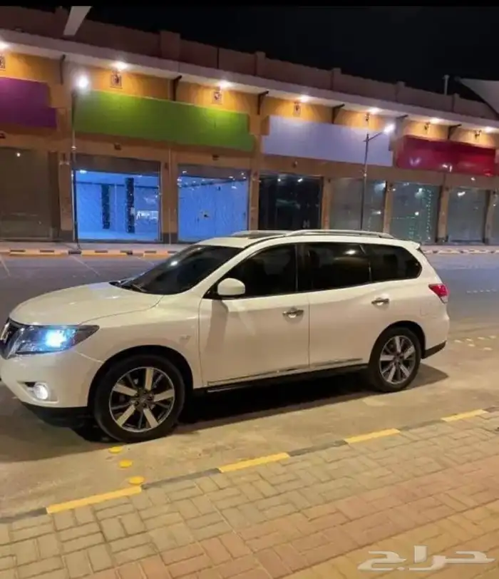 Nissan Pathfinder  2013  Full Options 25