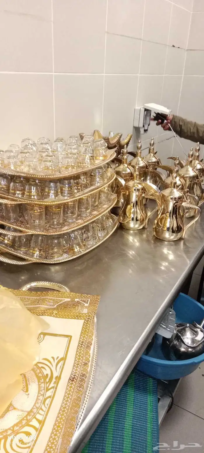 قهوجين وصبابين رجال ونساء. لدينا تاجير كراسي وطاولات و 3