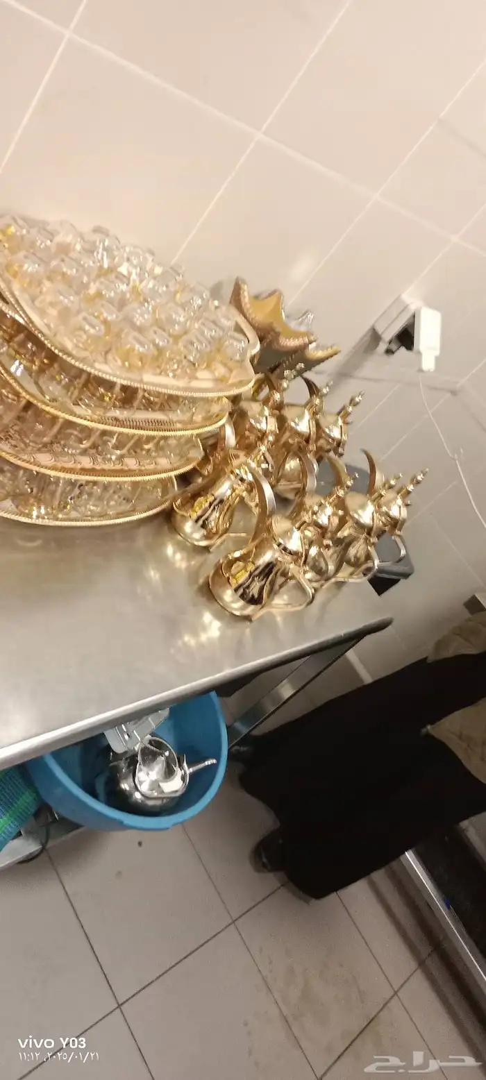 قهوجين وصبابين رجال ونساء. لدينا تاجير كراسي وطاولات و 4