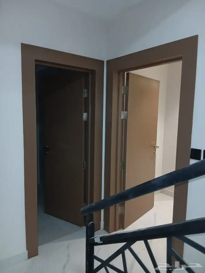 تفصيل وتركيب ابواب خشبيه وديكورات بأسعار مناسبه 1