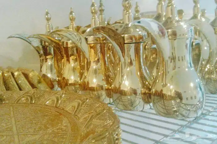 محل تاجير كنب وقهوجيين وصبابين ويوجد طاولات طعام وكراسي ويوج 8