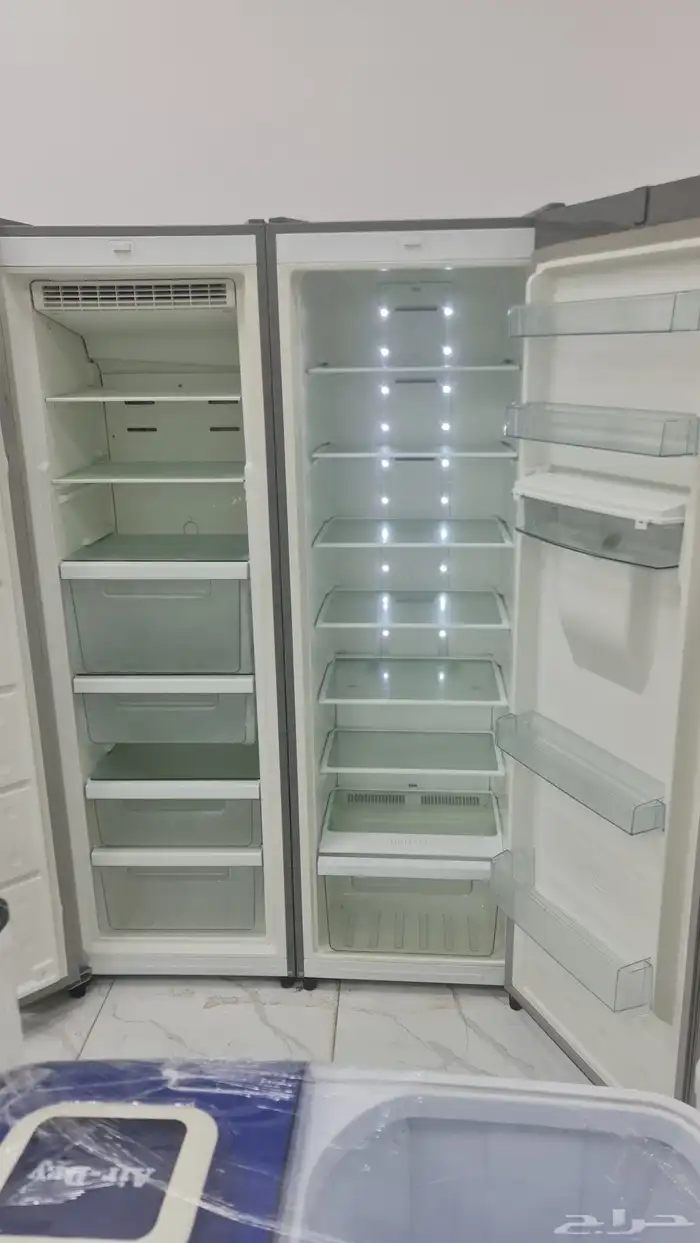 ثلاجة وفريزر تؤام من شركة يوجن المعروفه بسعر مخفض 1