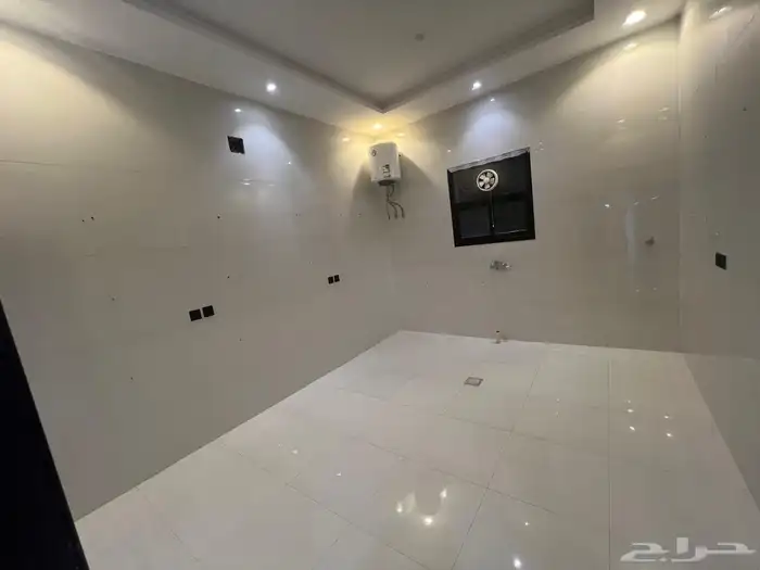 شقه جديده للايجار حي البيان 13