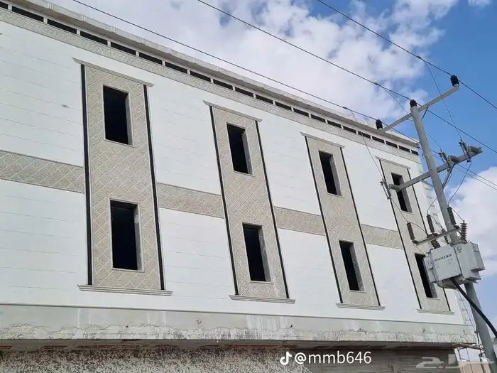 لياسه ملونه باللاسمنت الابيض وبطحاء الرياض وسافيثو مع عزل ال 6