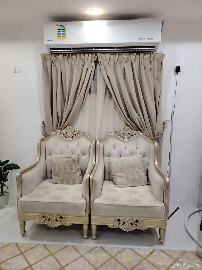للبيع طقم كنب مع ستاير معروض للبيع طقم كنب مكون من كنبة 3 0