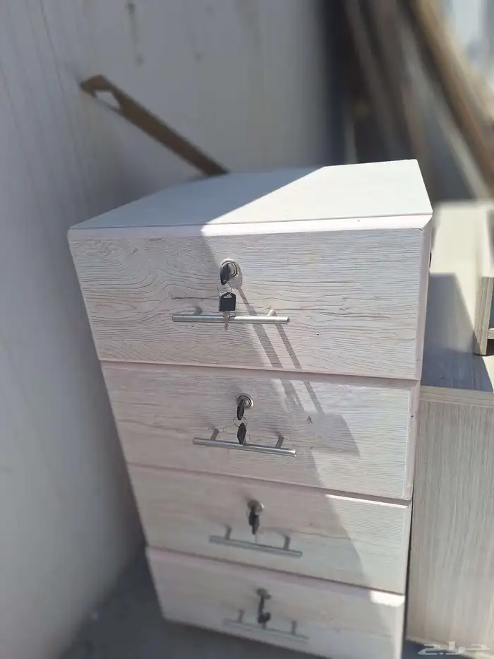 بارده 150 متر. السعر. 20 ريال المتر جديد. وطاوله صغير 20ا 4