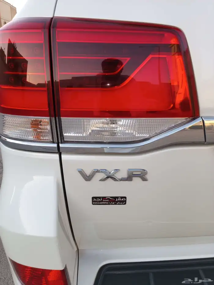 تويوتا لاندكروزر ( 2016 ) VXR فل كامل سعودي بنزين نظيف جدا 12