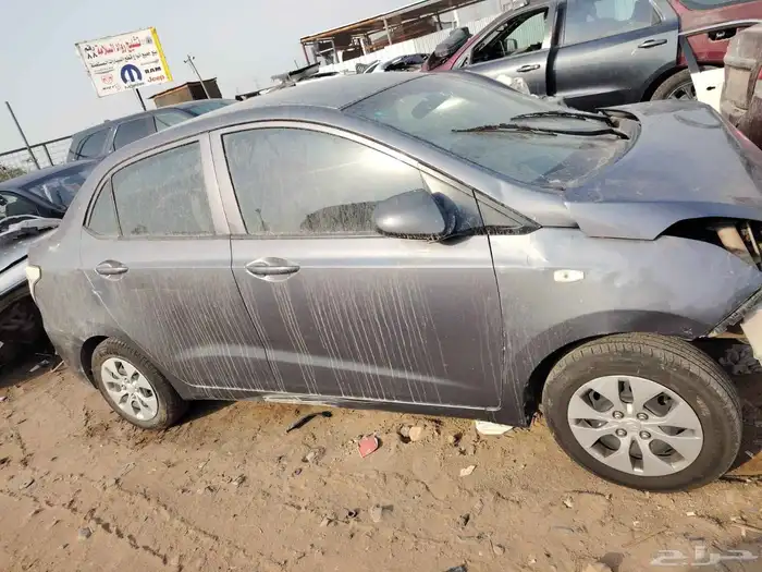 متوفر لدينا قطع غيار i10 8
