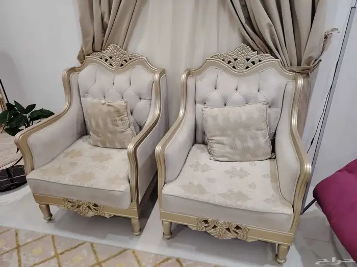 للبيع طقم كنب مع ستاير معروض للبيع طقم كنب مكون من كنبة 3 3