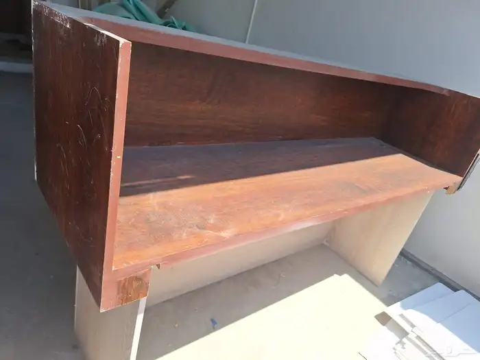 بارده 150 متر. السعر. 20 ريال المتر جديد. وطاوله صغير 20ا 6