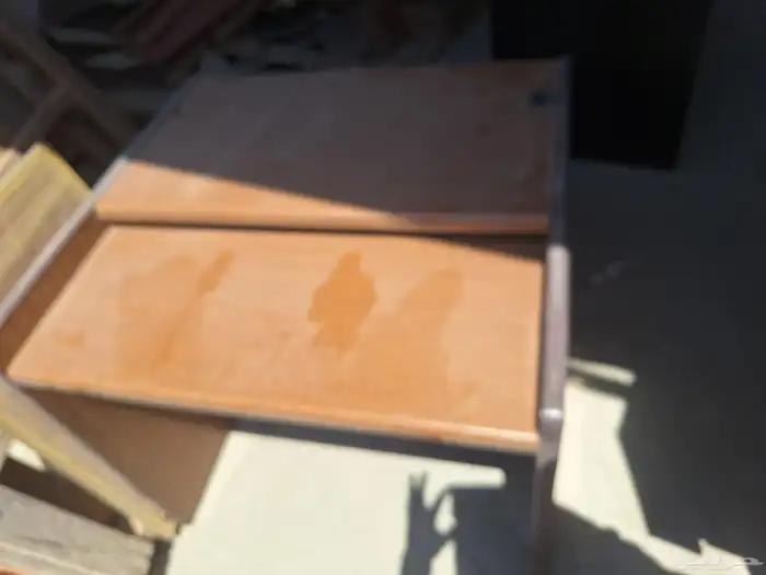 بارده 150 متر. السعر. 20 ريال المتر جديد. وطاوله صغير 20ا 2