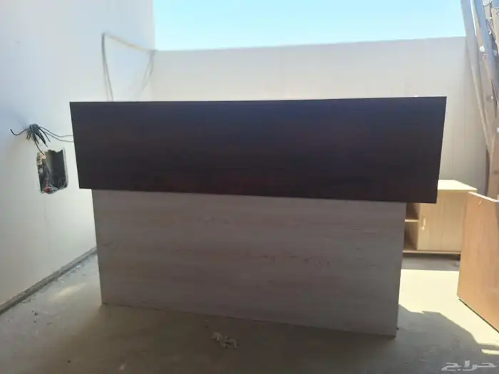 بارده 150 متر. السعر. 20 ريال المتر جديد. وطاوله صغير 20ا 9