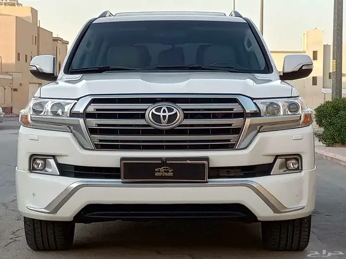 تويوتا لاندكروزر ( 2016 ) VXR فل كامل سعودي بنزين نظيف جدا 4