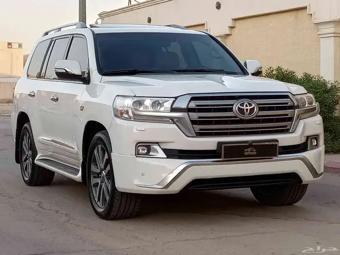 تويوتا لاندكروزر ( 2016 ) VXR فل كامل سعودي بنزين نظيف جدا 1