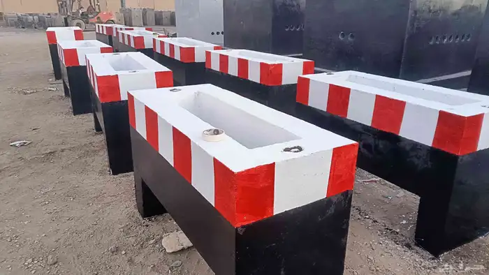 حواجز خرسانية زينة حدائق قواعد اعمده مصدات مناهيل 7
