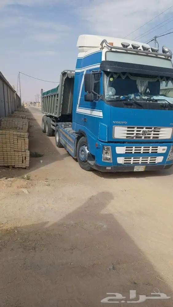 يوجد لدينا جميع الدفنات رمل ابيض رمل احمر صب بيز بحص ترحيل 0