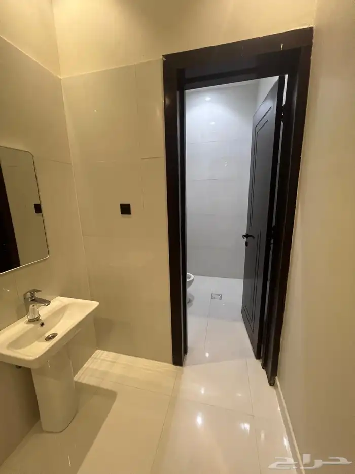 شقه جديده للايجار حي البيان 8