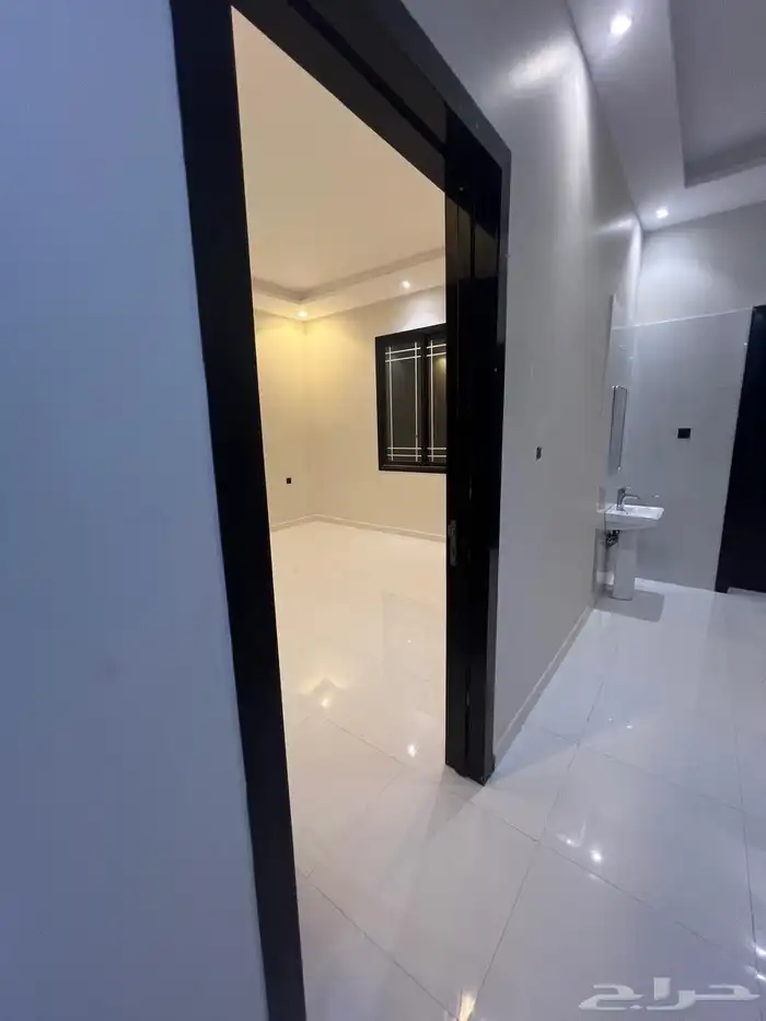 شقه جديده للايجار حي البيان 5