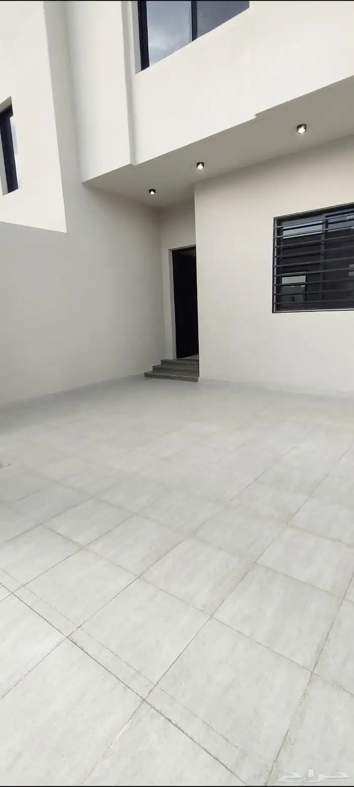 للبيع شقق ارضية وعلويه حوش واسع بايكة سيارة 2