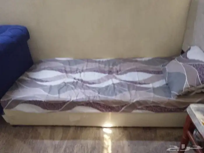 أثاث مستخدم 6سراير حديد 4خشب وسرير غرفه نوم وثلاجه وشاشه 2