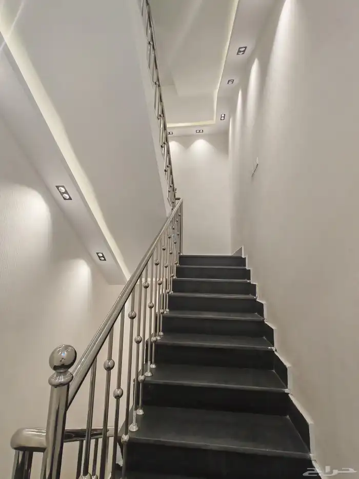 للبيع روف تصميم مودرن مساحه 400 م مدينه ابها موقع متميز 1