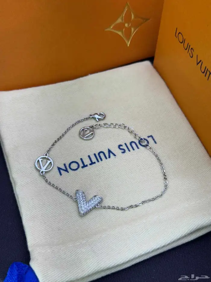 اطقم ماركات متنوعة سلسال واساور نسائية 38