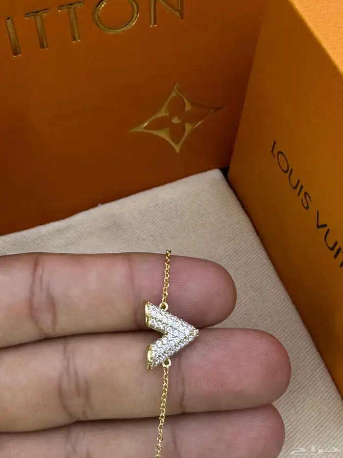 اطقم ماركات متنوعة سلسال واساور نسائية 36