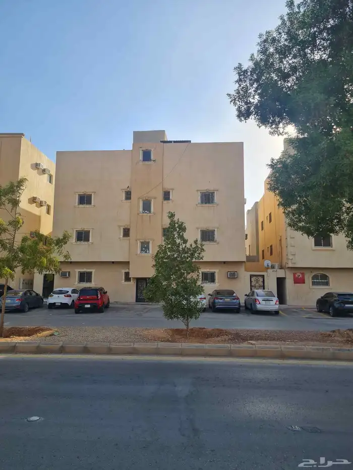 عمارة للايجار على شركة فيها 7 شقق حي الاحمدية الرياض 0