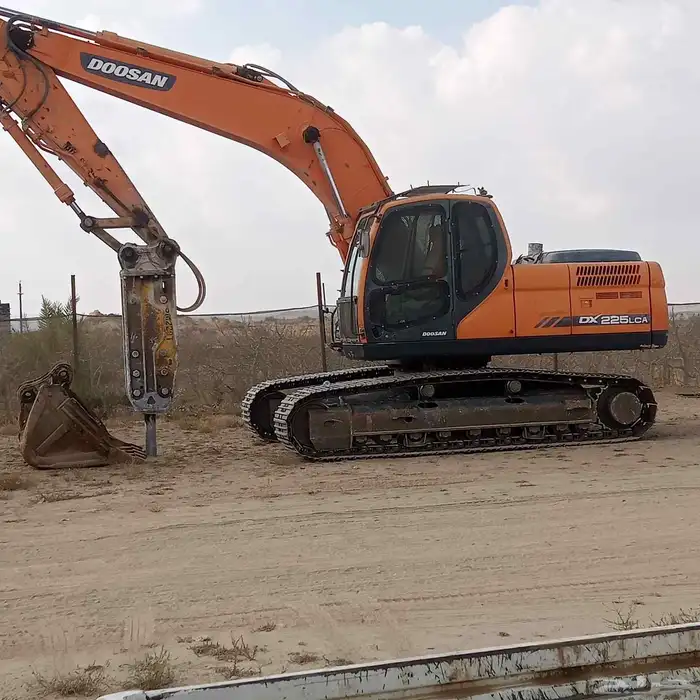 سائق بوكلين خبرة قص جدران حجر شاكوش 0